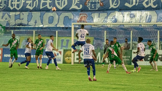 Denilson fez, de cabeça, o segundo do Papão