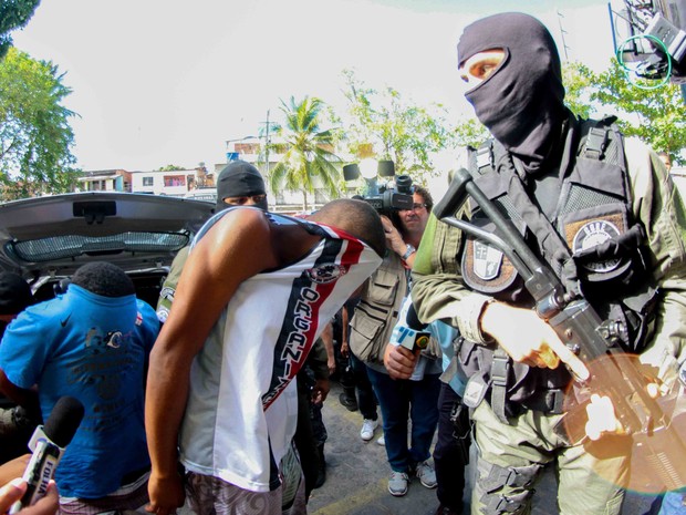 Polícia prende 15 integrantes da Torcida Inferno Coral no Recife (Foto: Marlon Costa/Pernambuco Press)