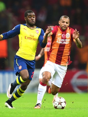 Felipe Melo e Joel Campbell, Galatasaray x Arsenal (Foto: Getty Images)