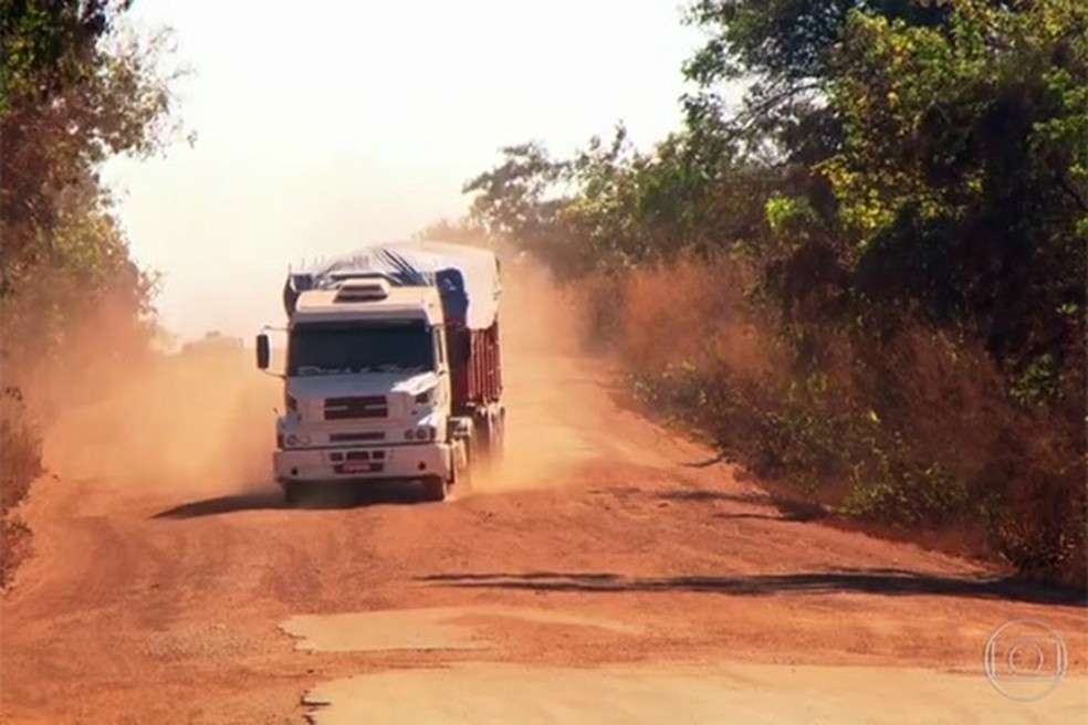 Muitos trechos da MA-006 não há mais asfalto (Foto: Reprodução/Rede Globo)