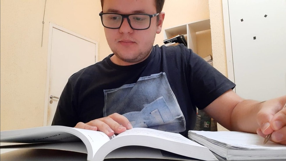 Gabriel dá dicas de estudo para o segundo dia de Enem — Foto: Arquivo pessoal