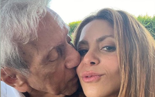 Shakira parabeniza o pai pelos 91 anos: "Passou pela Covid, duas quedas e duas cirurgias"