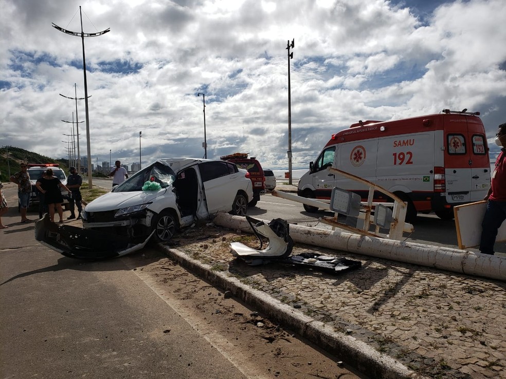 Motorista obteve vários ferimentos, mas saiu ilesa — Foto: Laís Rocha/TV Mirante