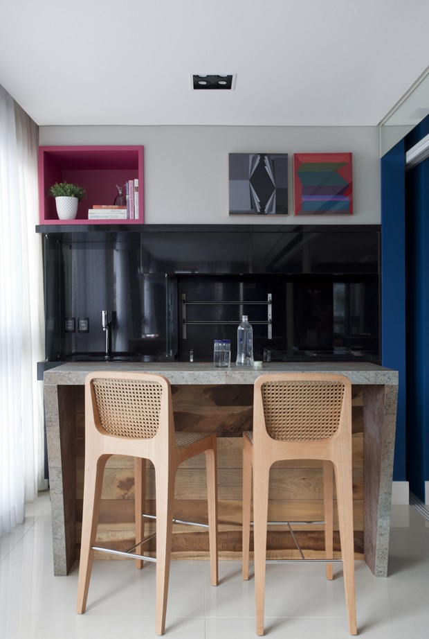 Cores vibrantes resolvem apartamento sem quebra-quebra (Foto: Marco Antonio/Divulgação)