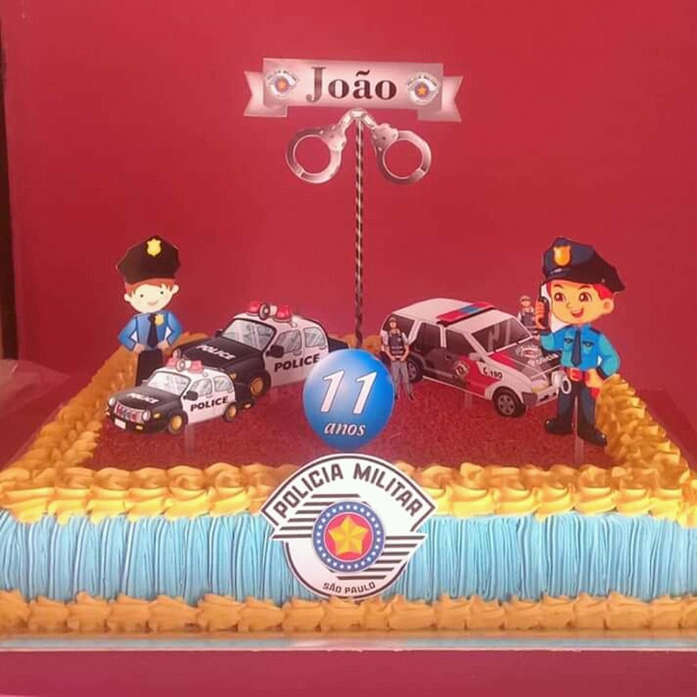 Polícia Militar realiza sonho de menino e o presenteia em festa de aniversário em Borborema  — Foto: Polícia Militar/Divulgação