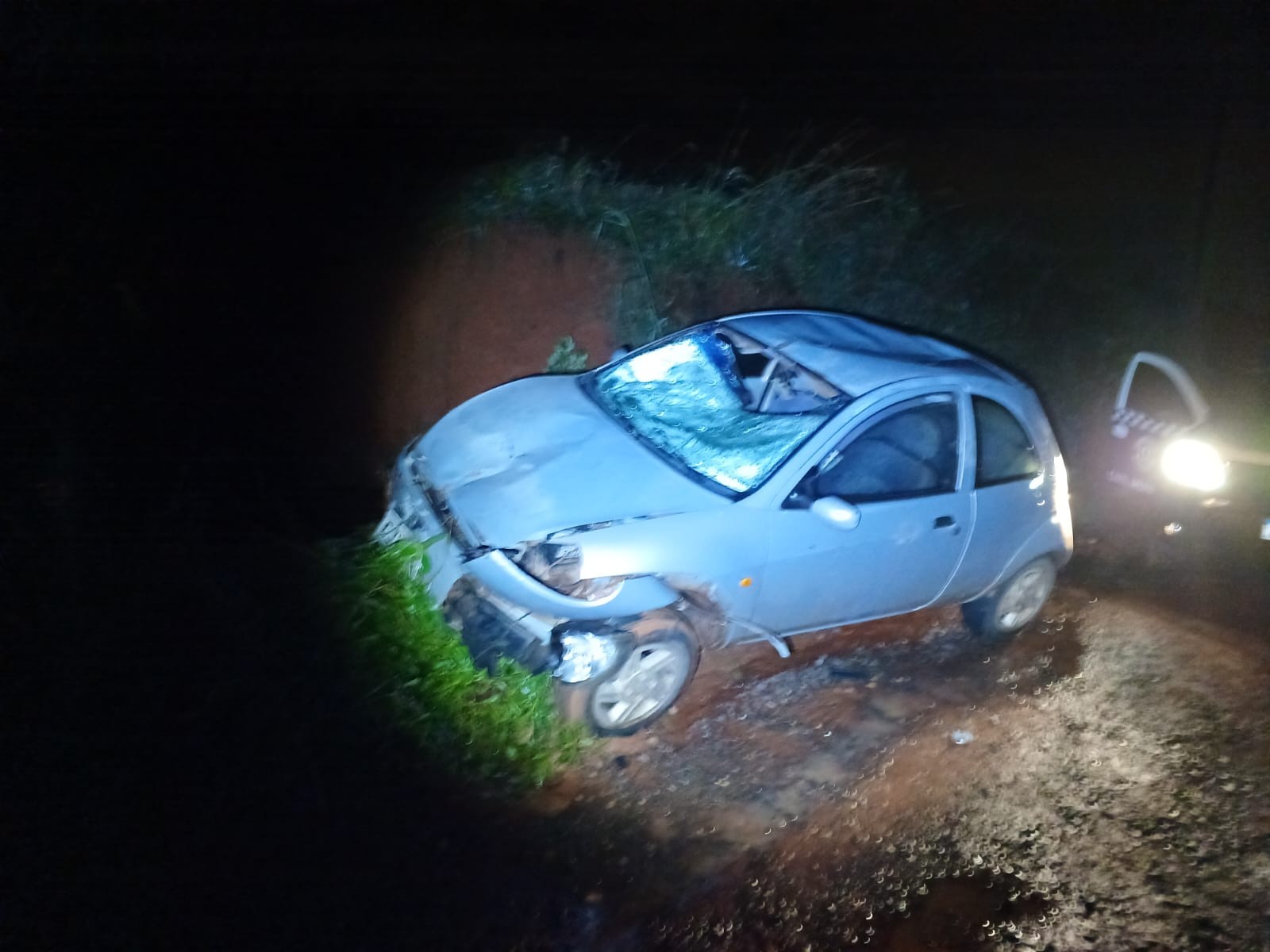 Duas pessoas morrem atropeladas no acostamento de rodovia em Artur Nogueira; motorista fugiu