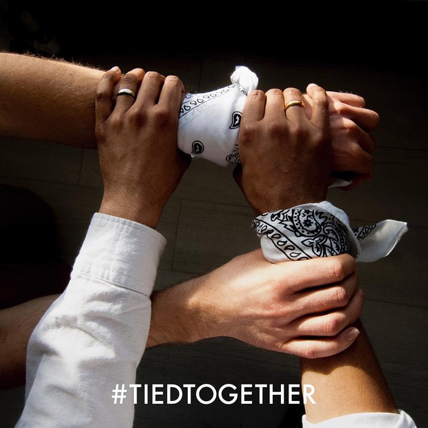 #TiedTogether: as bandanas brancas de algodão viraram símbolo de oposição ao governo Trump (Foto: Reprodução/ Instagram)