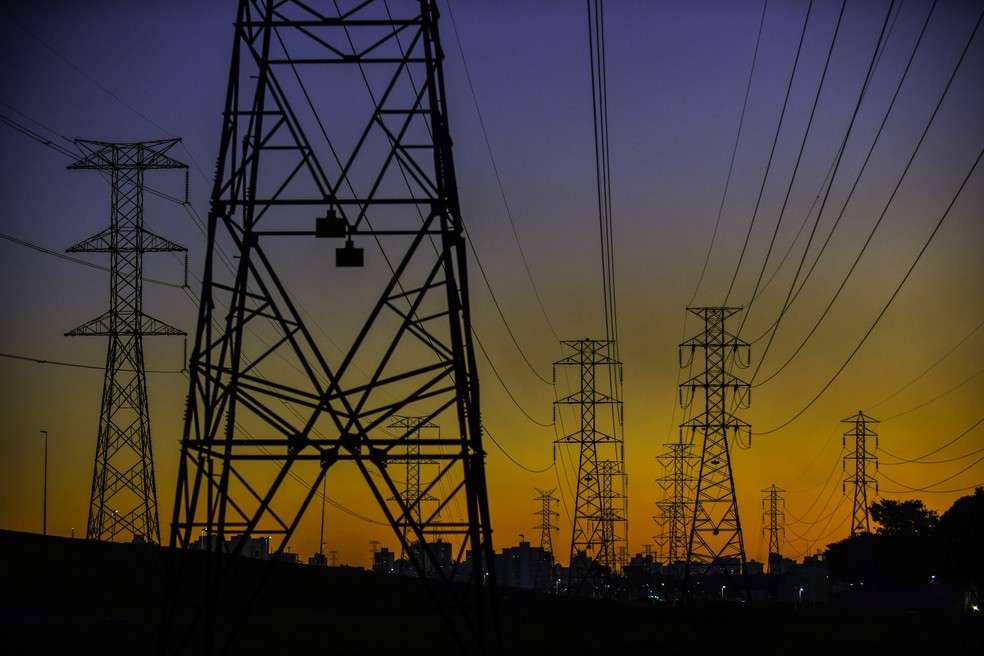 Torres de transmissão de energia elétrica em São José dos Campos, no Vale do Paraíba, interior de São Paulo, em 26 de maio de 2023 — Foto: LUCAS LACAZ RUIZ/ESTADÃO CONTEÚDO