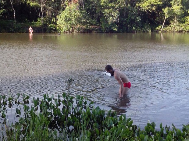 Vítima estava pescando com dois amigos na lagoa, em Martinópolis (Foto: Corpo de Bombeiros/Cedida)
