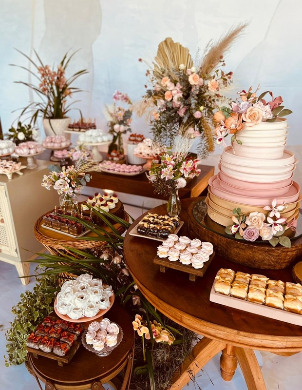 Mesa de bolo e doces da festa de Mel Maia (Foto: Bruno Felipe)