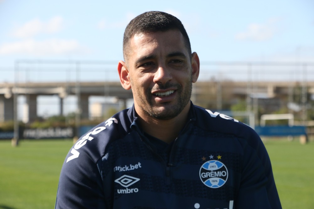 Diego Souza faz juras de amor ao Grêmio e diz que quer encerrar a carreira no clube