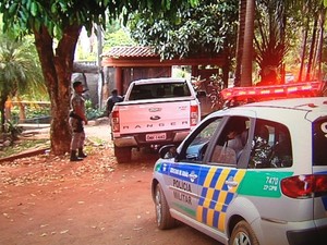 Casal foi morto e jovem, esfaqueado, durante festa em chácara, em Goiás (Foto: Reprodução/TV Anhanguera)