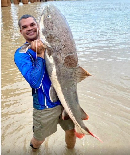 VÍDEO: Pescador se assusta com 'animal misterioso' no Rio Madeira, em Porto Velho