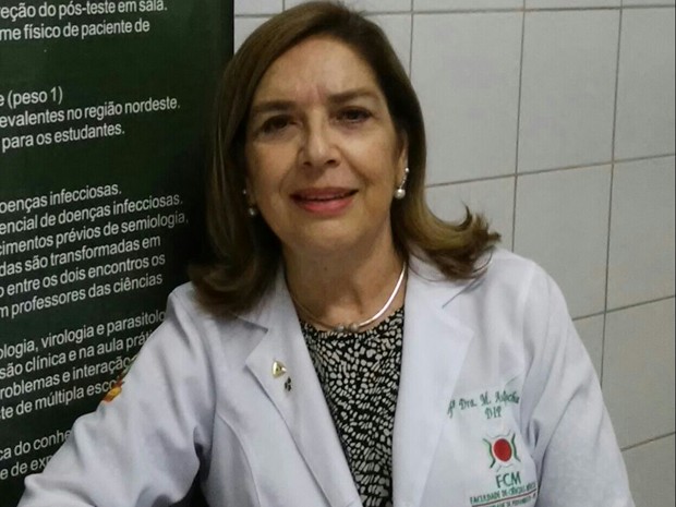 A médica Maria Ângela Rocha, chefe do setor de infectologia pediátrica do Hospital Universitário Oswaldo Cruz da Universidade de Pernambuco (Huoc/UPE), foi uma das primeiras que notou o aumento de casos de microcefalia (Foto: Maria Ângela Rocha/Aquivo pessoal)