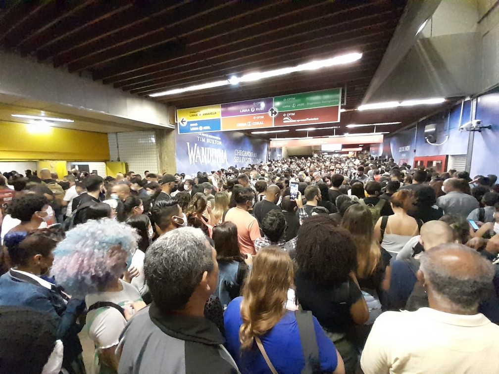 Falha lota estações da Linha 4 - Amarela  — Foto: Gustavo Honório/g1