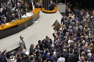 Depois de quase 24 horas de sessão, a Câmara dos Deputados finalizou a votação da Medida Provisória (MP) 595, a MP dos Portos (Foto: Agência Brasil)