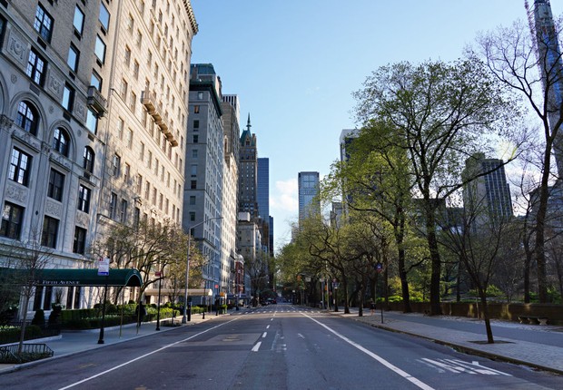 Em Nova York, ruas permanecem vazias por medidas de quarentena contra o coronavírus (Foto: Cindy Ord/Getty Images)