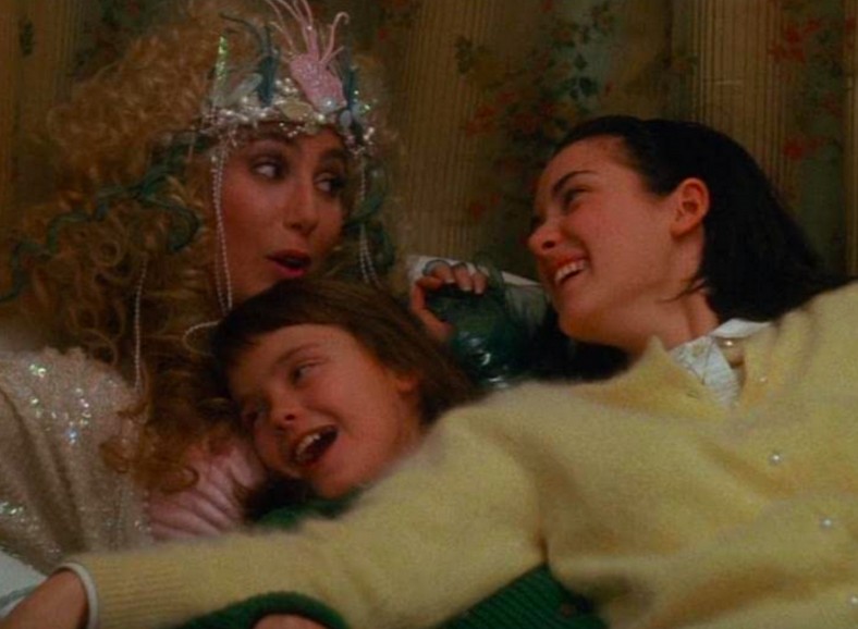 Cher, Christina Ricci e Winona Ryder em cena de Minha Mãe É Uma Sereia (1990) (Foto: Reprodução)