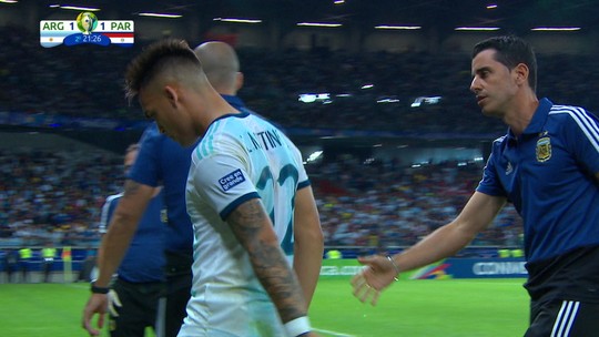 Lautaro Martínez fica insatisfeito após substituição e deixa auxiliar da Argentina "no vácuo"; vídeo