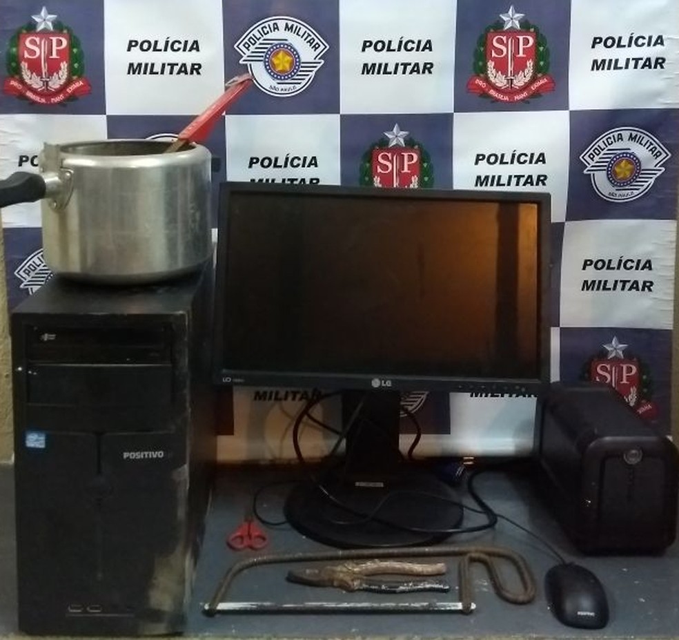 Dupla furtou computador e panela de escola em Cosmópolis (Foto: Polícia Militar)