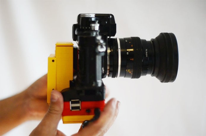 Case é acoplada em câmera analógica (Foto: Divulgação/Kickstarter)