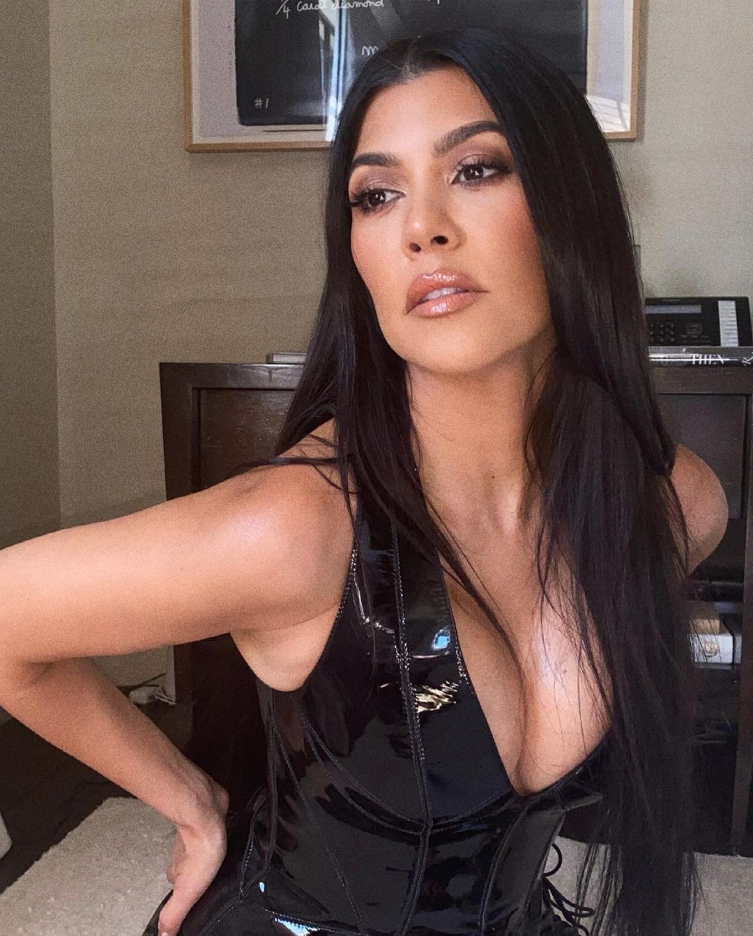 Kourtney Kardashian publica fotos ousadas no Instagram (Foto: Reprodução/Instagram)
