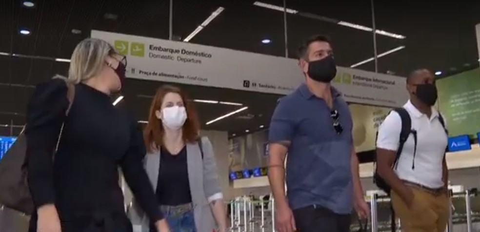 Médicos e enfermeiros do DF embarcaram para Manaus — Foto: TV Globo/Reprodução