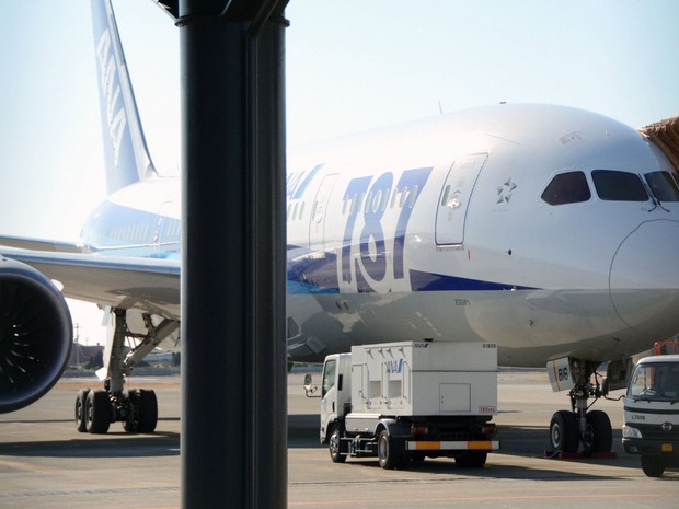 Rachadura apareceu em uma janela do cockpit em um vôo doméstico 787 All Nippon Airway Dreamliner, mas o avião pousou em segurança e ninguém a bordo ficou ferido, disse a empresa (Foto: REUTERS)