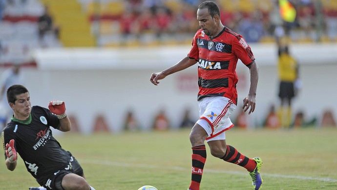 Duvidoso, diz Getúlio Vargas sobre pênalti que deu vantagem ao Fla