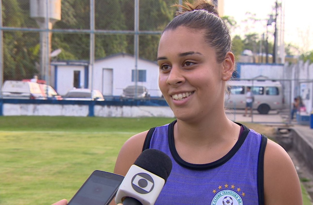 Luana Grabias vibra com hattrick, e foca em duelo contra 3B "Meio a zero para a gente está bom