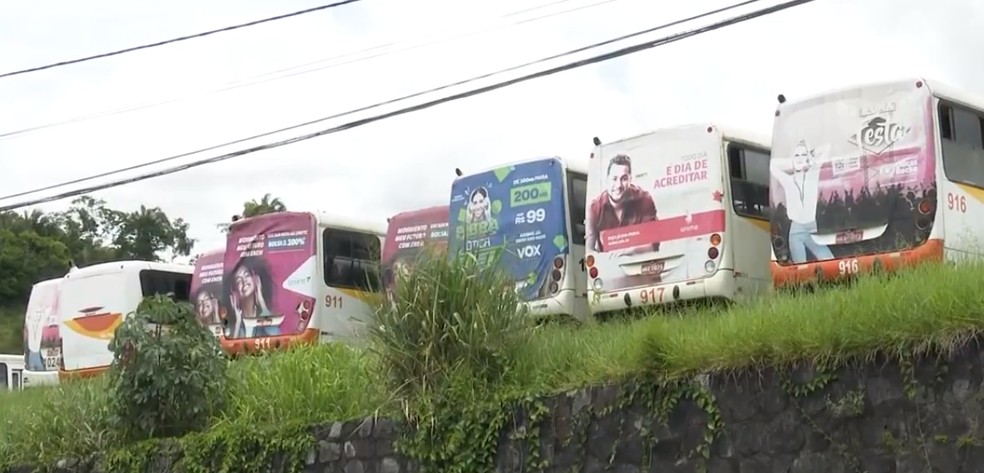 Rodoviários suspendem circulação de ônibus em Itabuna e reivindicam pagamento do ticket refeição do mês — Foto: Reprodução/TV Santa Cruz