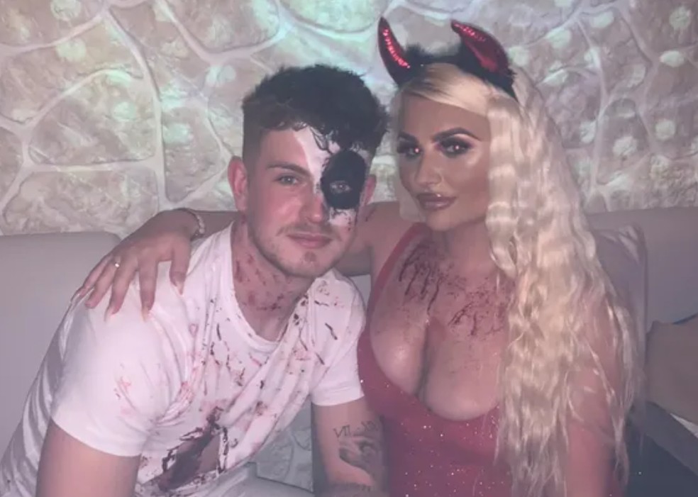 A influencer e modelo Abigail White com o namorado, Bradley Lewis, morto por ela no ano passado &mdash; Foto: Reprodu&ccedil;&atilde;o/Instagram