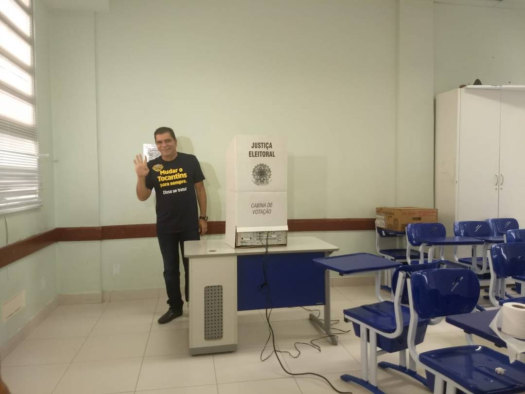 Carlos Amastha vota em Palmas