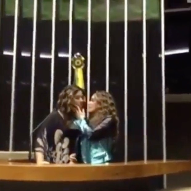 Daniela Mercury e Malu se beijam (Foto: Reprodução/Instagram)