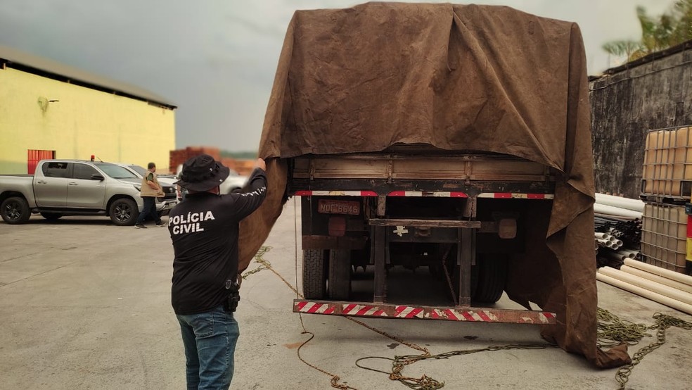 Parte da mercadoria já havia sido descarregada. — Foto: Ascom PCPA