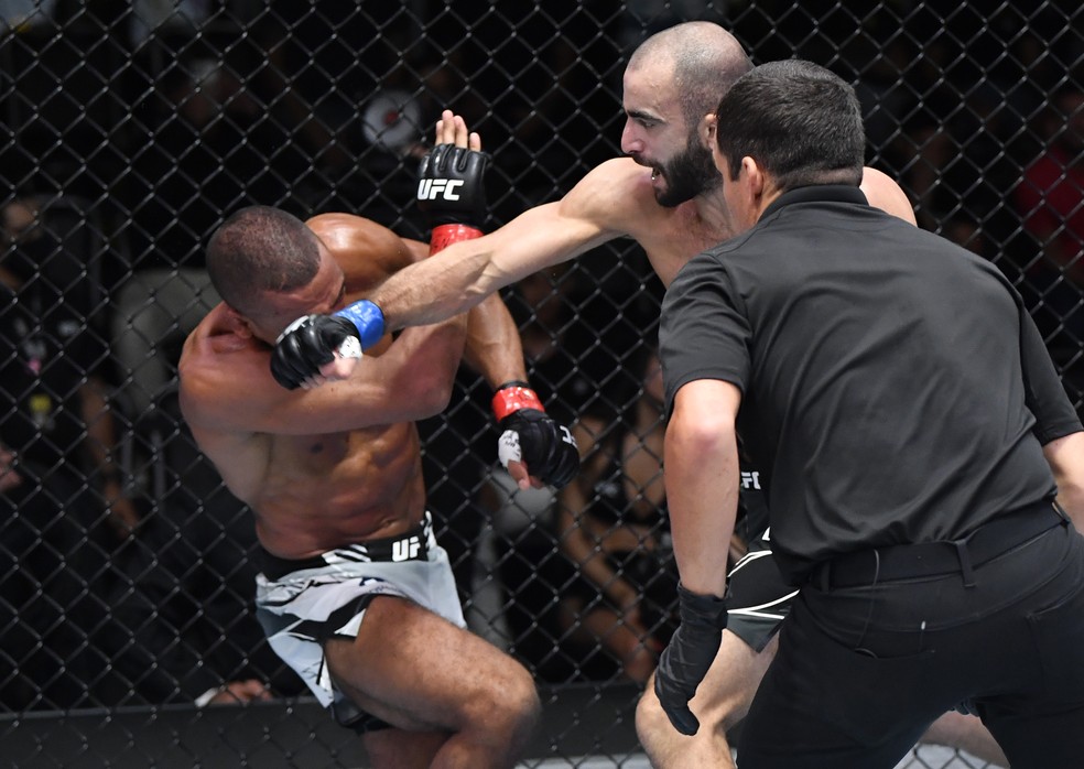Giga Chikadze nocauteou Edson Barboza no segundo round — Foto: Getty Images