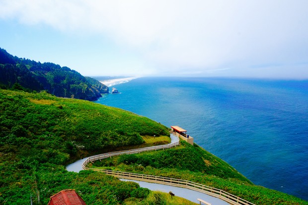 Along Highway 101 on the Oregon Coast, there are beautiful views of the ocean, and the hut in the photo is the entrance to sea lion caves. (Foto: Getty Images/iStockphoto)