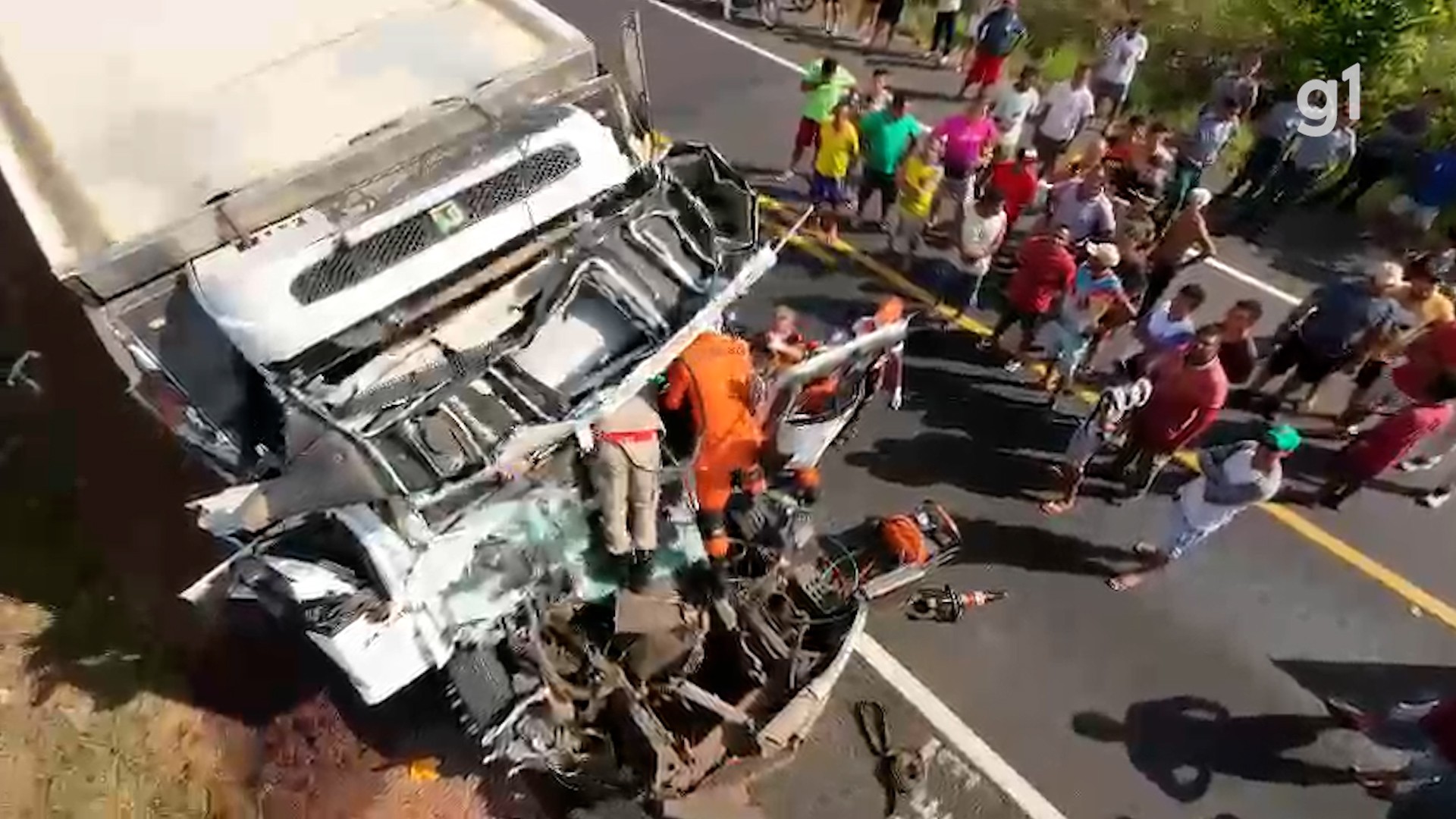 VÍDEO: Acidente entre dois caminhões deixa uma pessoa morta na BR-316, no Maranhão