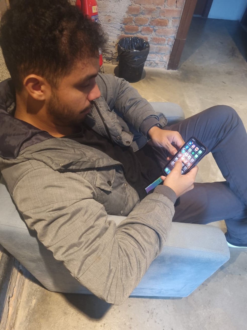 Gabriel Novaes  assinou um iPhone 13 Pro novo. — Foto: Arquivo pessoal