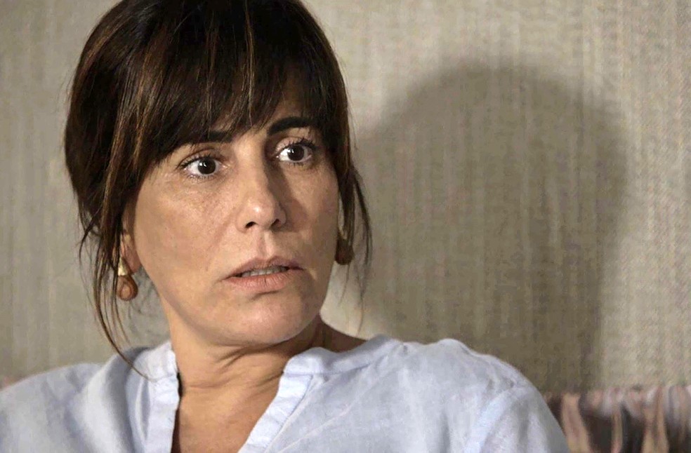 Beth se assusta ao saber que Sophia é assassina (Foto: TV Globo)