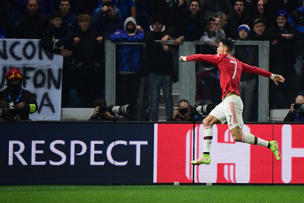 Cristiano Ronaldo comemora em Atalanta x Manchester United — Foto: REUTERS/Alberto Lingria