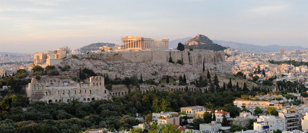   (Foto: Wikimedia / Christophe Meneboeuf / http://en.wikipedia.org/wiki/File:Acropolis_%28pixinn.net%29.jpg)
