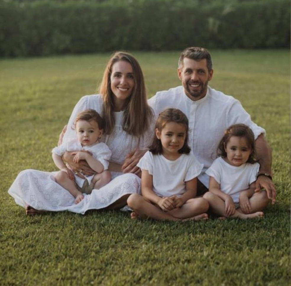 Paulo Pezzolano, esposa e os três filhos — Foto: Arquivo pessoal