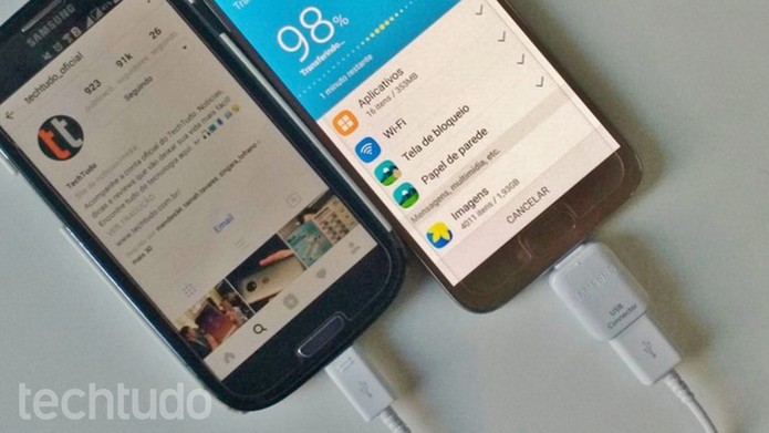 Faça a conexão entre o Galaxy S7 e o smartphone antigo com o cabo USB (Foto: Isabela Giatomaso/TechTudo)