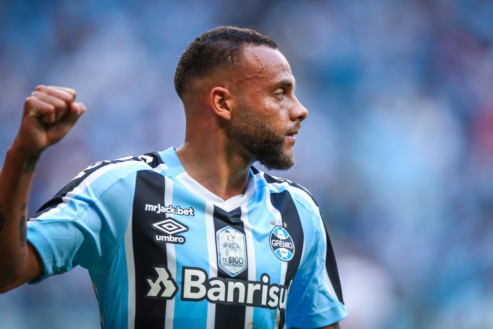 Guilherme diz que aceita críticas da torcida do Grêmio e revela trabalho mental para superar seca de gols