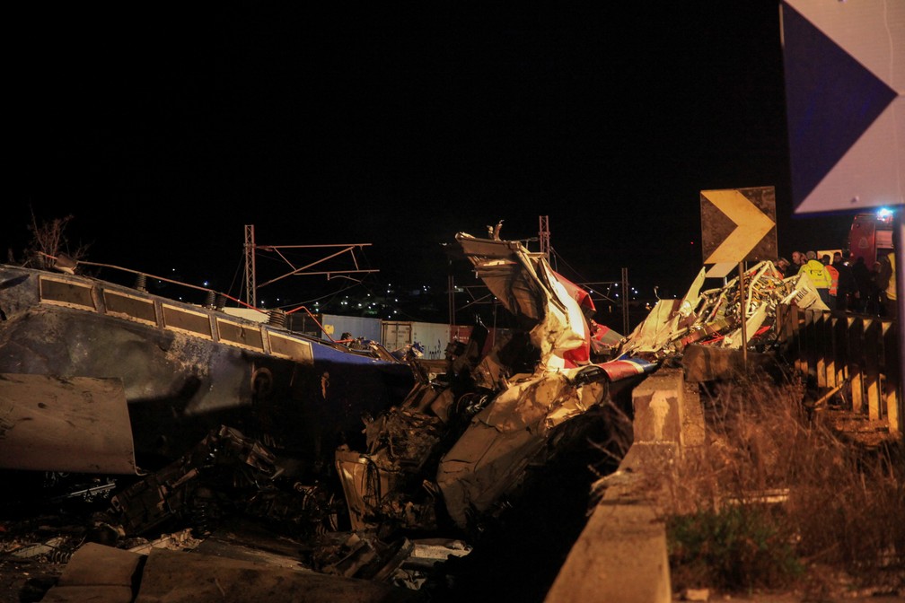O local do acidente, onde dois trens colidiram, é visto perto da cidade de Larissa, na Grécia, em 1º de março de 2023. — Foto: REUTERS/Kostas Mantziaris
