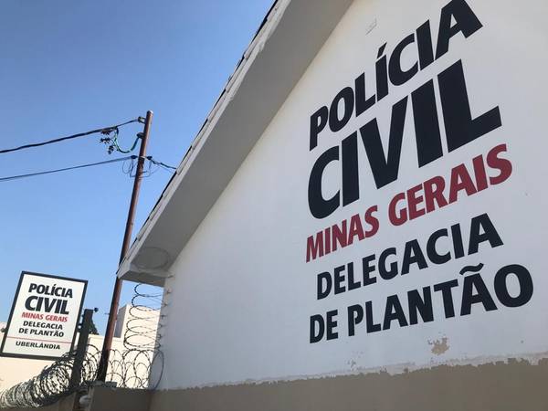Madrasta é presa em MG suspeita de intoxicar crianças de 3 e 5 anos com remédios em refrigerante