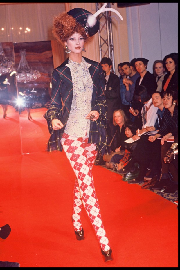 Christy Turlington - Vivienne Westwood ready to wear fashion show fall winter 1993 collections. (Photo by Bertrand Rindoff Petroff/Getty Images) (Foto: Getty Images)
