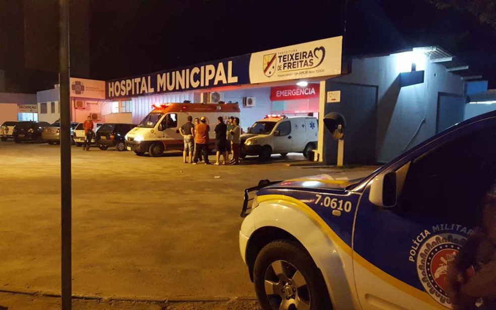 Ciclista foi levado para hospital, mas não resistiu a ferimentos e morreu (Foto: Rafael Vedra/Liberdade News)