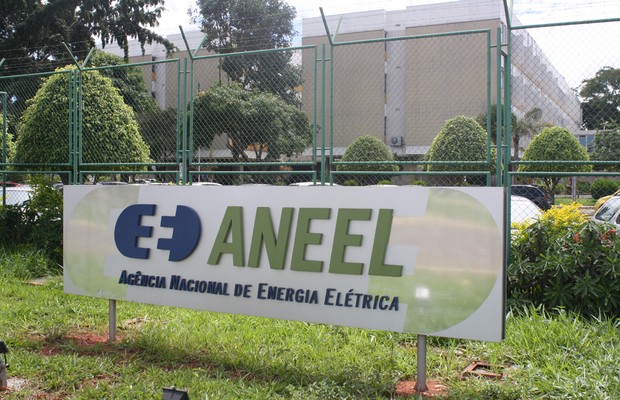 Logotipo da Agência Nacional de Energia Elétrica (Aneel) é visto do lado de fora de unidade de energia elétrica (Foto: Divulgação)